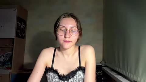 Mia online show from June 16, 7:37 pm