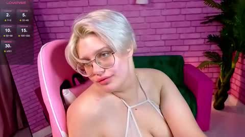 Snapshot of monikasweetie chatting on October 17, 11:46 am Monica online show from October 17, 11:46 am