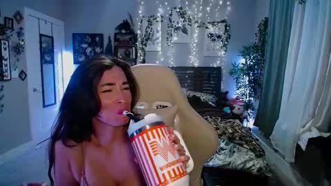 Lydia Mooney online show from February 18, 1:10 am