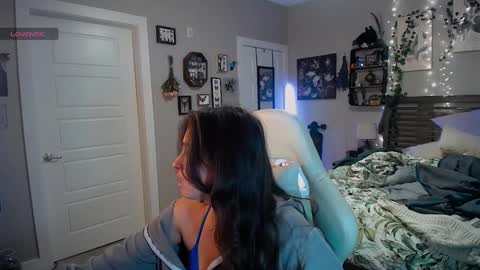 Lydia Mooney online show from January 17, 1:04 am