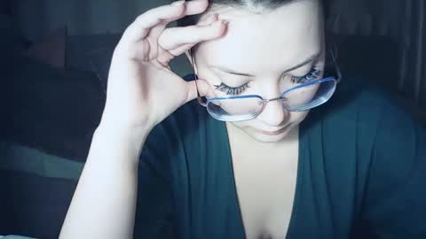 moodiemira online show from March 6, 4:35 pm