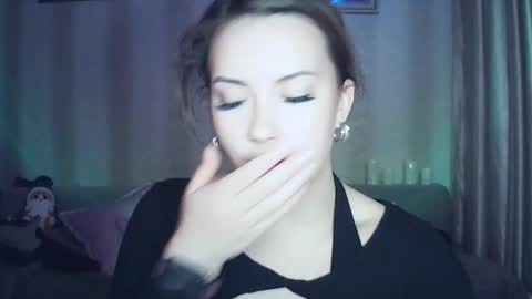 moodiemira online show from February 25, 6:06 pm