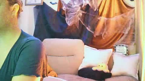 moodiemira online show from October 30, 8:32 pm