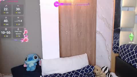 moon_and_fire_ online show from April 18, 5:32 am