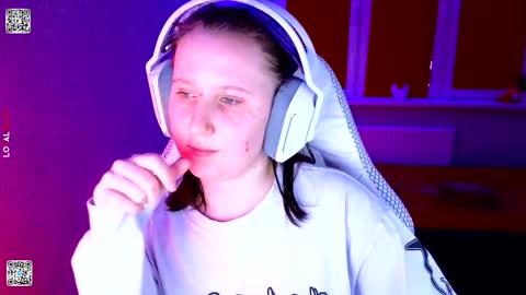 Lola online show from February 5, 4:21 pm