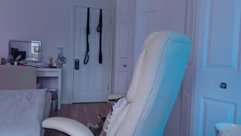 moon_light_girl online show from June 18, 12:10 pm