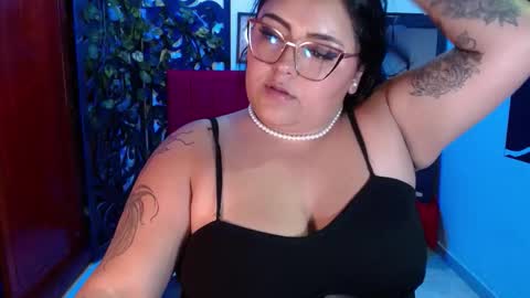 moon_sunflowers online show from November 8, 4:17 am