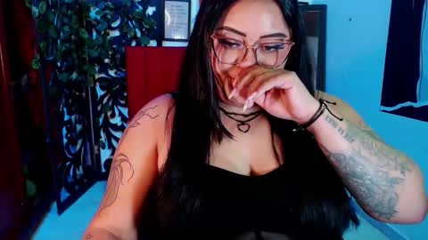 moon_sunflowers online show from December 3, 1:19 am