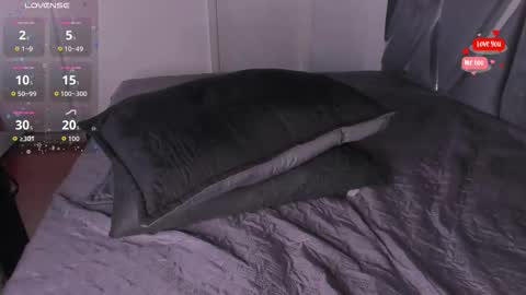 Luna  online show from November 5, 6:57 pm