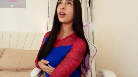 Snapshot of moonbrunettee chatting on October 17, 9:18 pm moonbrunettee online show from October 17, 9:18 pm