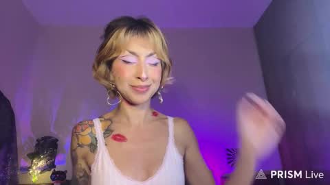 Snapshot of mooncinna chatting on October 11, 7:27 pm Cinna online show from October 11, 7:27 pm
