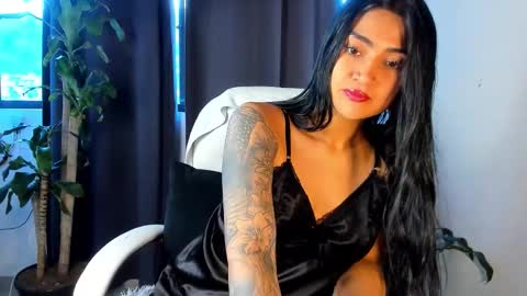 Snapshot of moonie_baddie31 chatting on October 14, 9:50 pm moonie_baddie31 online show from October 14, 9:50 pm
