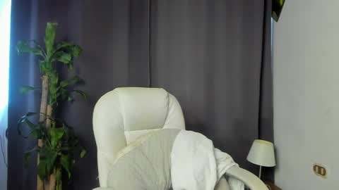 moonie_baddie31 online show from January 9, 7:07 pm