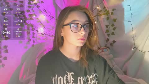 Snapshot of moonlight__lovers chatting on December 4, 9:07 am Dana online show from December 4, 9:07 am