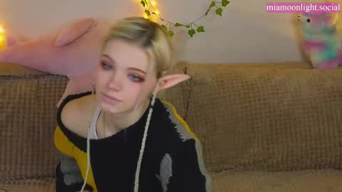 Snapshot of moonlight_mia chatting on March 12, 4:24 pm Mia   online show from March 12, 4:24 pm