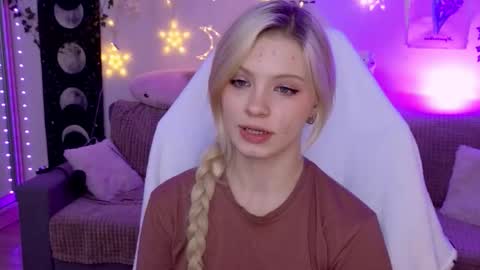 Snapshot of moonlight_mia chatting on October 14, 5:26 pm Mia   online show from October 14, 5:26 pm