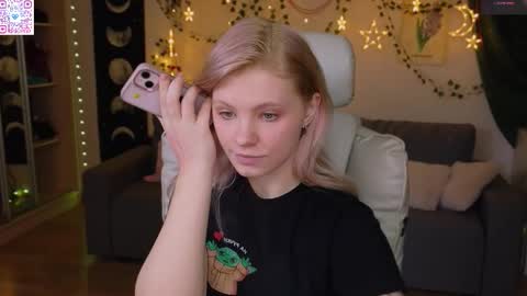 Mia   online show from March 25, 6:44 pm