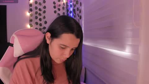 Snapshot of moonliight__ chatting on December 2, 7:58 pm moonliight__ online show from December 2, 7:58 pm