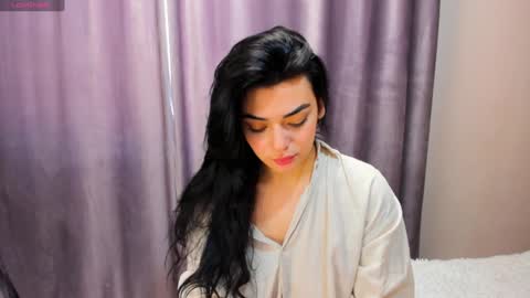 Snapshot of moroccan_diamond_ chatting on December 5, 8:00 am Medina online show from December 5, 8:00 am