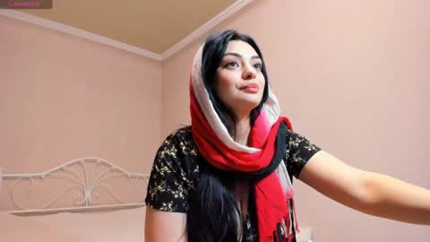 Snapshot of moroccan_diamond_ chatting on December 28, 7:01 pm Medina online show from December 28, 7:01 pm