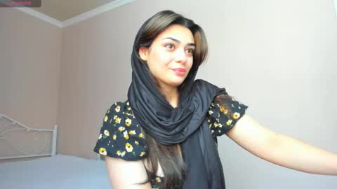 Snapshot of moroccan_diamond_ chatting on February 9, 9:16 am Medina online show from February 9, 9:16 am
