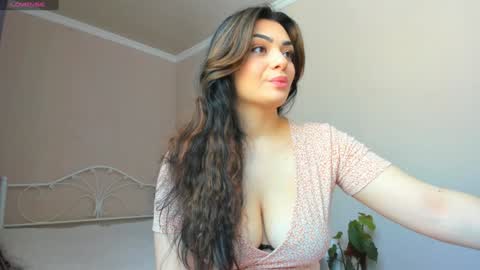 Snapshot of moroccan_diamond_ chatting on February 6, 8:50 am Medina online show from February 6, 8:50 am