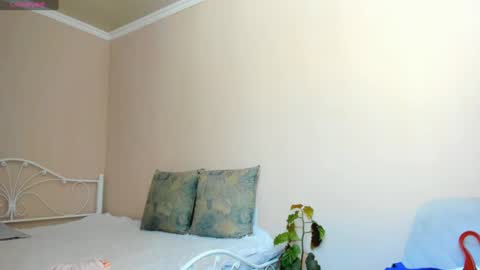Snapshot of moroccan_diamond_ chatting on February 2, 8:24 am Medina online show from February 2, 8:24 am
