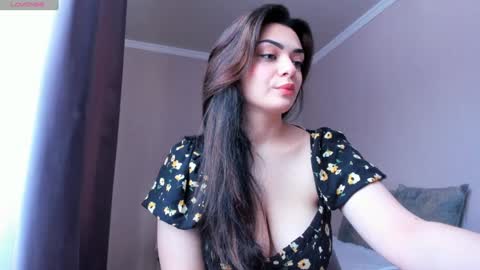 Snapshot of moroccan_diamond_ chatting on January 12, 5:56 am Medina online show from January 12, 5:56 am