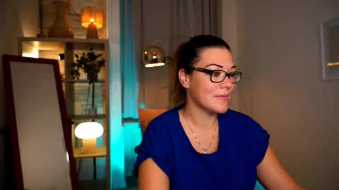 Snapshot of mrsfllowerr chatting on October 8, 6:34 pm Tamara online show from October 8, 6:34 pm
