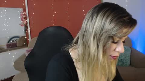 Snapshot of ms_sofiax chatting on January 4, 4:54 pm Sofia online show from January 4, 4:54 pm