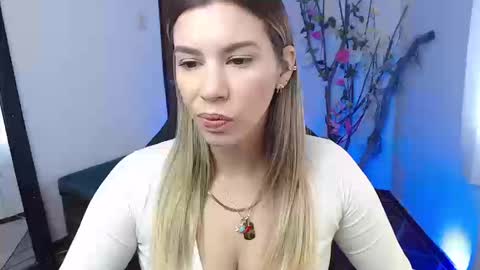 Snapshot of ms_sofiax chatting on September 15, 4:47 pm Sofia online show from September 15, 4:47 pm
