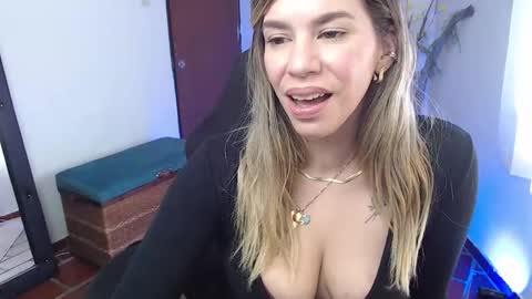 Snapshot of ms_sofiax chatting on October 9, 7:18 pm Sofia online show from October 9, 7:18 pm