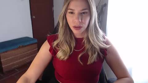 Snapshot of ms_sofiax chatting on October 17, 6:22 pm Sofia online show from October 17, 6:22 pm