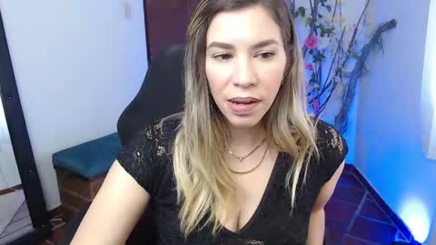 Snapshot of ms_sofiax chatting on September 23, 5:22 pm Sofia online show from September 23, 5:22 pm