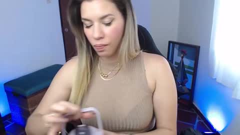 Snapshot of ms_sofiax chatting on February 28, 6:31 pm Sofia online show from February 28, 6:31 pm