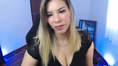 Snapshot of ms_sofiax chatting on February 5, 1:22 pm Sofia online show from February 5, 1:22 pm