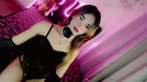 mscherry_ online show from March 6, 7:58 am