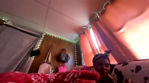 mumnxdor online show from March 18, 6:35 pm