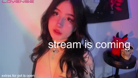 kimi- independent model online show from November 24, 11:07 pm