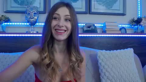 Luna  online show from October 6, 7:40 pm