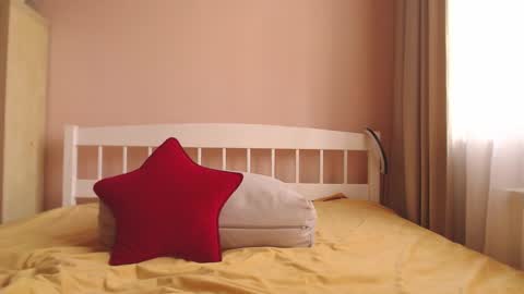 Hannah  welcome  online show from March 27, 2:07 pm