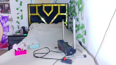 miagosling  NTMU  Dont forget follow me  online show from October 19, 5:42 am