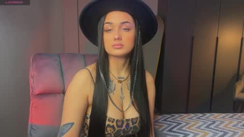 Snapshot of mygoddesshecate chatting on October 5, 3:00 am Hecate online show from October 5, 3:00 am