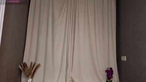 Monique with Curls online show from March 10, 8:24 pm