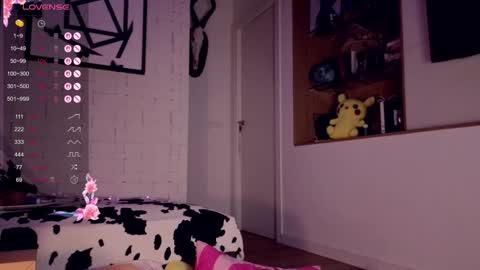 mynameisnikki_ online show from November 21, 6:26 am