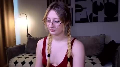 mysmila online show from June 15, 1:33 pm