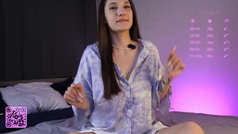 Mia online show from September 8, 5:45 pm