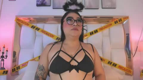 naandalopez online show from October 20, 6:44 pm