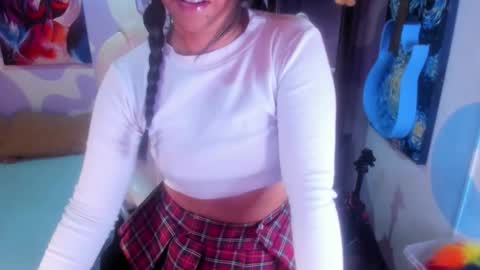 Camila-   free online show from December 22, 10:02 pm