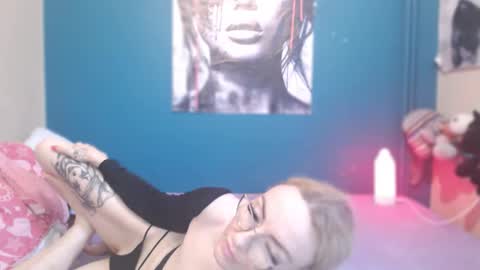 nadinnnea online show from March 12, 2:20 pm